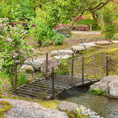 Outsunny 6FT Steel Garden Bridge with Safety Siderails, Decorative Arc Landscaping Bridge for Backyard Creek Stream Pond, Brown