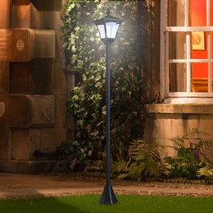 Outsunny Single Solar Lamp Post 8-10 hours with Base