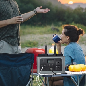 Outsunny Portable Power Station, 614Wh Outdoor Generator, LiFePO4 Battery with PD Fast Fully Charging, 2x110V/600W Pure Sine Wave AC Outlets, Power Supply