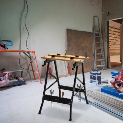 DURHAND Foldable Work Bench w/ 4 Adjustable Clamps, Carpenter Saw Table, MDF Surface, Steel Frame, Portable Work Bench 100kg/220lbs Capacity, Black