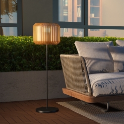 Outsunny Wicker Outdoor Floor Lamp, Cordless Solar Lantern with Auto On/Off LED Lights, IP44 for Patio, Porch, Pathway, Yellow