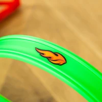 Qaba Race Track Set Track Builder Loop Kit Criss Cross Track Set Starter Kit with Pull-back Cars for 3-6 years old Boys and Girls Green(m-8)