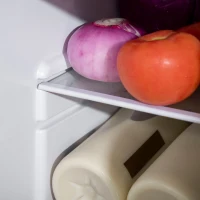 HOMCOM Mini Fridge 3.2 Cu.Ft with Freezer, Adjustable Shelf, Compact Refrigerator for Dorm, Office, White(m-13)