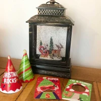 HOMCOM Christmas Snow Globe WaterLantern Music Box with Light, Ring Handle Holiday Home Novelty Decorations, Santa Bring Gift with Reindeer(m-10)