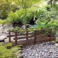 Outsunny 7' Garden Bridge with Pine Wood and Stained Finish for Backyard Ponds Creeks Streams Wood(m-2)