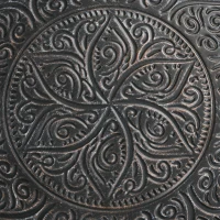 HOMCOM Vintage Round Coffee Table, 24" Hammered Tray Top, Metal Side Table for Living Room, Bedroom, Pewter Finish(m-7)