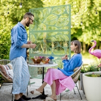 Outsunny 6.5FT Decorative Outdoor Divider, Metal Privacy Screen with Stand, Leaf Style, Light Green