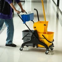 HOMCOM 2 x 6.9 Gallon Mop Water Bucket Wringer Cart with Easy to Use Side Press Wringer, Smooth Wheels, Mop-Handle Holder(m-8)