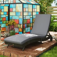Outsunny Patio Wicker Chaise Lounge Chair, Outdoor PE Rattan Sun lounger with Adjustable Backrest and 2 Wheels, Gray(m-10)