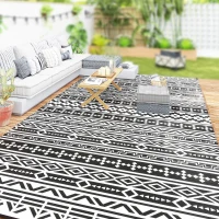 Outsunny Reversible Outdoor Rug, Waterproof Plastic Straw with Carry Bag, 9' x 18', Black & White Geometric Wall(m-10)