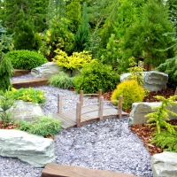 Outsunny 5FT Wood Garden Bridge Outdoor Decorative Landscape Side Rails Backyard Moon Bridge Park Decor Natural Wood(m-8)