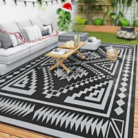 Outsunny Reversible Outdoor Rug, Waterproof Plastic Straw with Carry Bag, 9' x 18', Black & Gray Square Patchwork(m-11)
