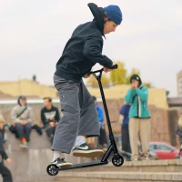 Aosom Stunt Scooter, Pro Scooter, Entry Level Freestyle Scooter w/ Lightweight Alloy Deck for 14 Years and Up Teens, Adults, Black(m-10)