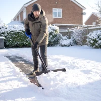 Outsunny 2-in-1 Snow Shovel and Ice Scraper, 22" Heavy Duty Snow Pusher with Metal Wear Strip, Ergonomic Handle for Driveway(m-1)