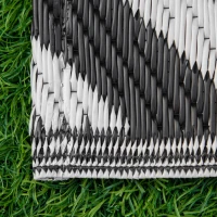 Outsunny Reversible Outdoor RV Rug, Patio Floor Mat, 5' x 8' Plastic Straw Rug for Backyard, Deck, Beach, Camping, Black & White(m-7)