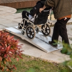 HOMCOM 6ft Wheelchair Ramp Foldable Portable Scooter Mobility Easy Access Carrier Ramp with Carrying Handle Aluminum Alloy