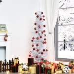 HOMCOM 6 FT Christmas Tree Classic Tree Holiday Indoor Decoration, with Stable Plastic Base, White