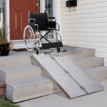 HOMCOM 4' Wheelchair Ramp Foldable Portable Scooter Mobility Easy Access Carrier Ramp with Carrying Handle Aluminum Alloy