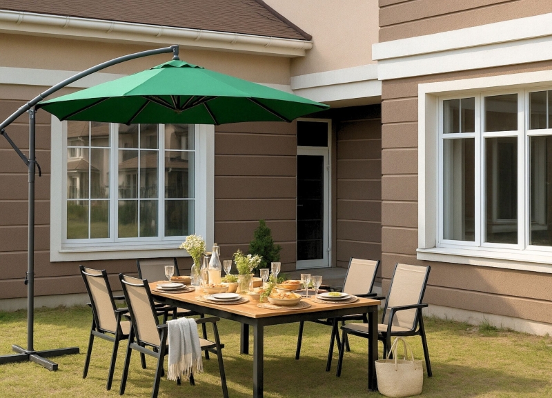 Modern Garden Dining with a Classic Touch