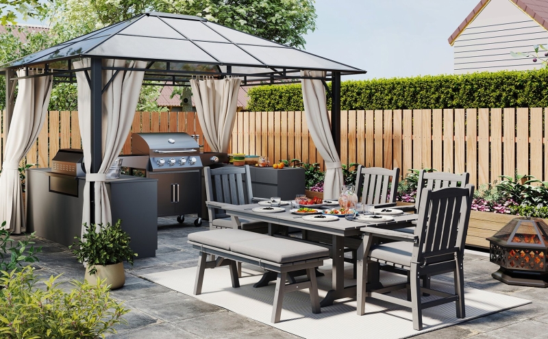 OUTDOOR KITCHEN LIVING